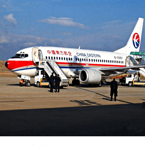 阿荣空运公司航空快运业稳步发展的原因是什么？